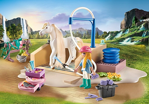 Playmobil Washing Station with Isabella and Lioness