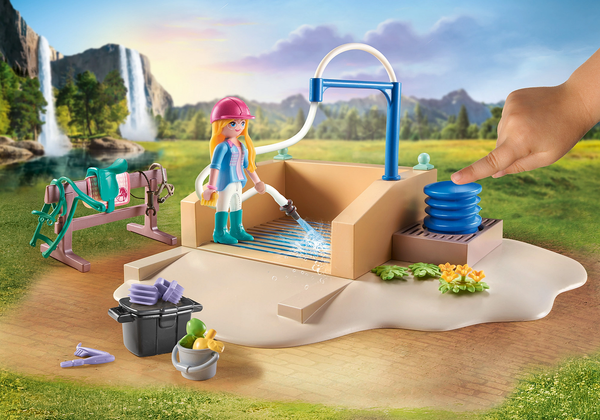 Playmobil Washing Station with Isabella and Lioness